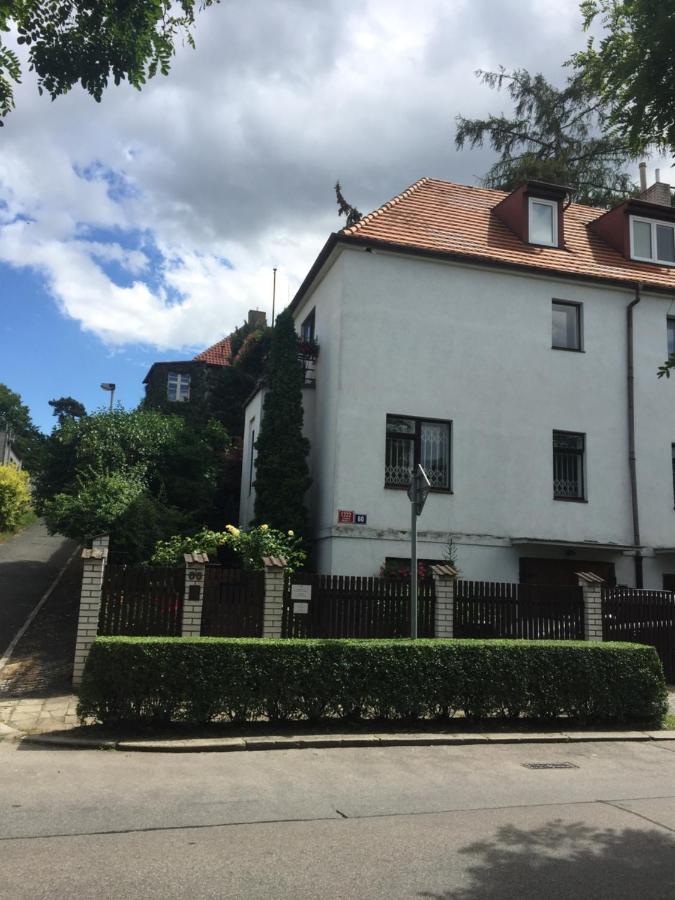 Blue Apartment In Beautiful English Style Garden With Atmosphere Prague Exterior photo